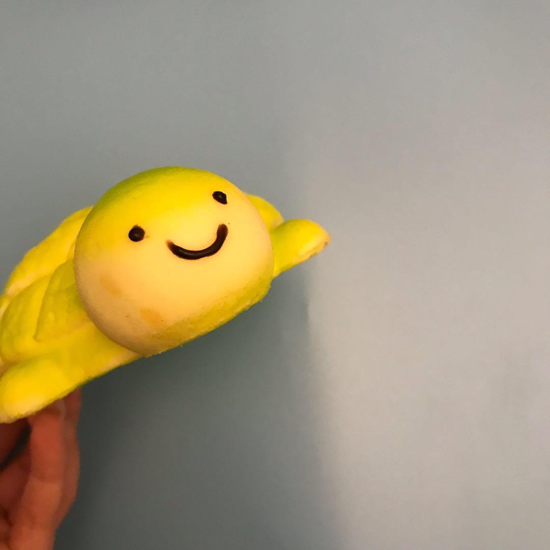 Squishy Breado Turtle （分類：嬰兒玩具）位於 Hong Kong。 由 rcmlau 提交（商品編號 220866942，圖片 2）。簡介： -no defect -no packaging -50% off original price -can add more squishy depending on price 。
