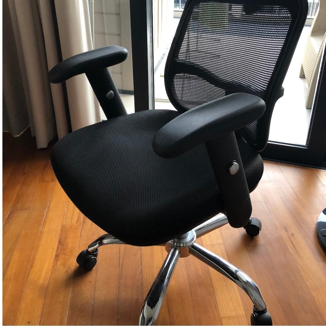 UMD Ergonomic Mesh Office Chair, Furniture & Home Living, Furniture