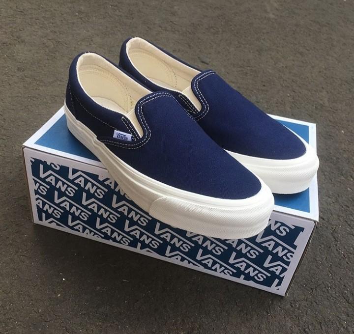 Vans slip on sale og peacoat