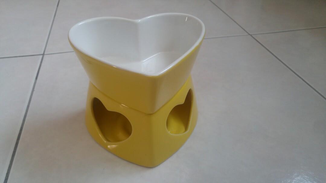 Aroma Diffuser (Category: Home Fragrance) located in Singapore. Submitted by a_2nd_look (Listing ID 221231260, Image 1). Description: (New) Aroma Candle Diffuser. Deep Bowl. Good for overnight diffusing..