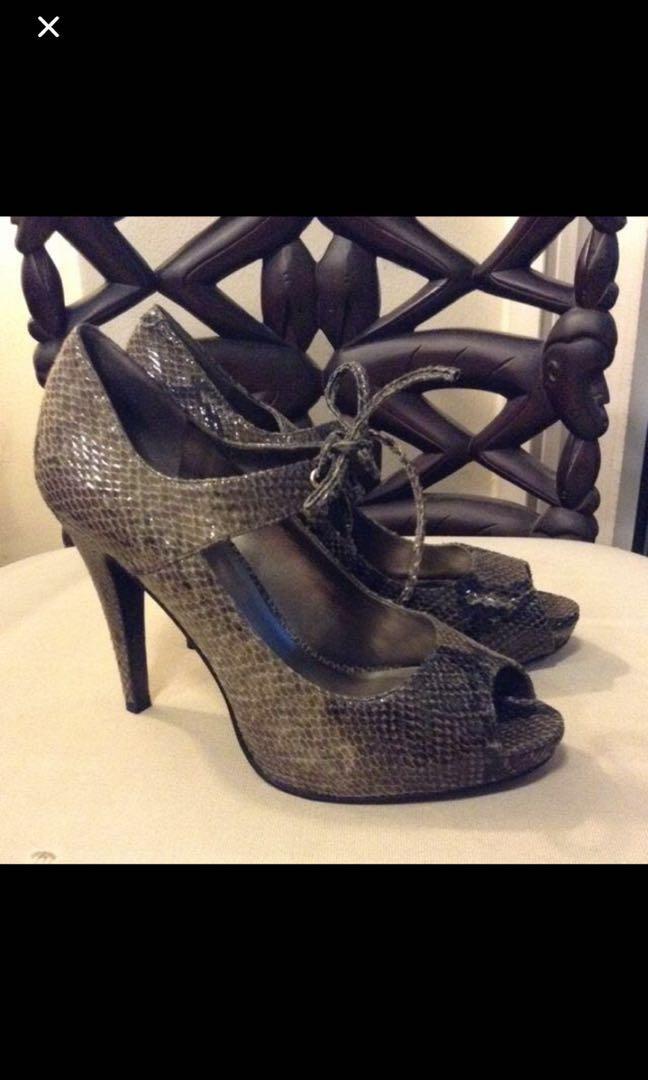 snakeskin pumps nine west