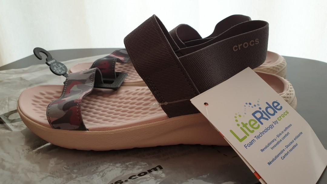 Crocs Women's LiteRide Graphic Sandal W 