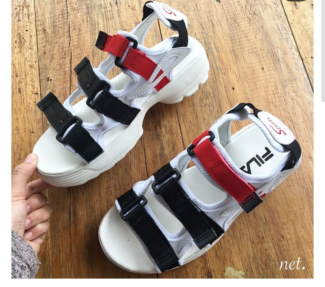 Fila sepatu sandal top