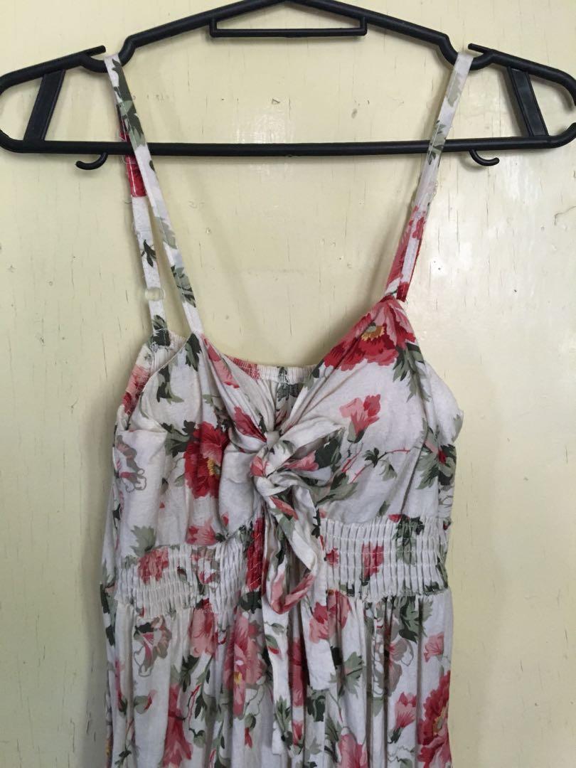 FLORAL DRESS (Category: Dresses) located in Pasay City. Submitted by accsilver (Listing ID 221204133, Image 1). Description: .