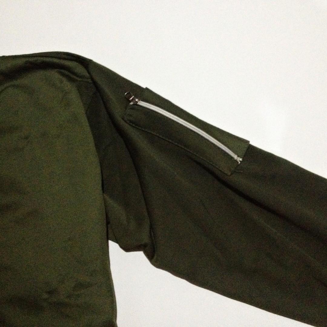Jaket Bomber Hijau Army Fesyen Pria Pakaian Atasan Di Carousell