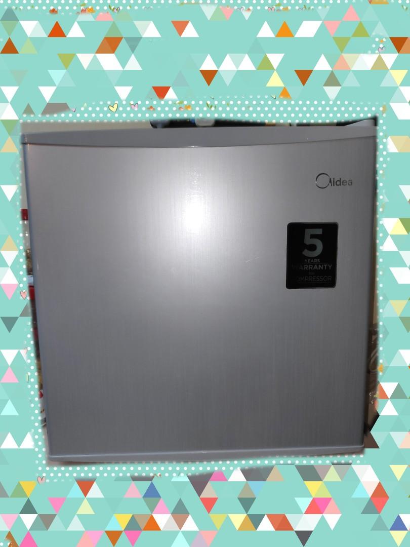 Midea Mini Fridge ms50 for Sell Good Condition, TV & Home Appliances, Kitchen Appliances