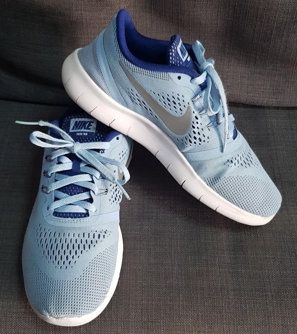 Nike free rn top size 6