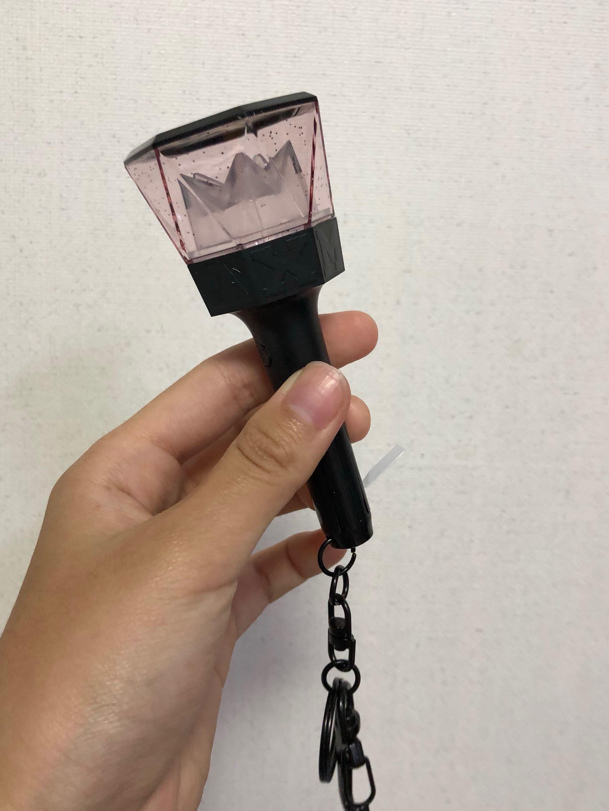 PO MONSTA X LIGHTSTICK KEYRING