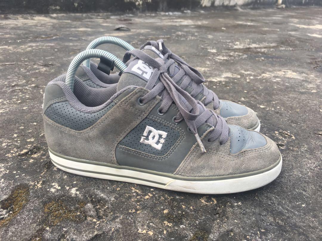 Sepatu dc skate hot sale
