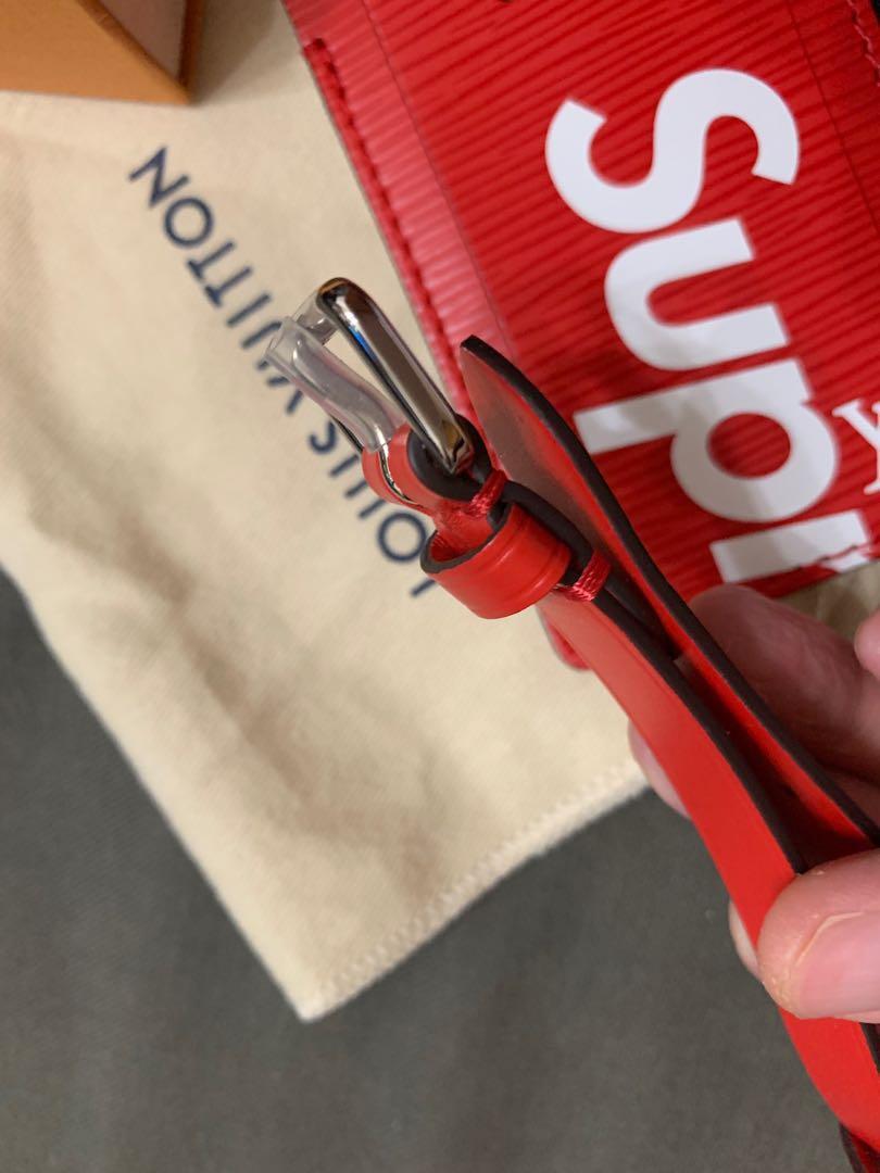 Supreme lv luggage tag discount