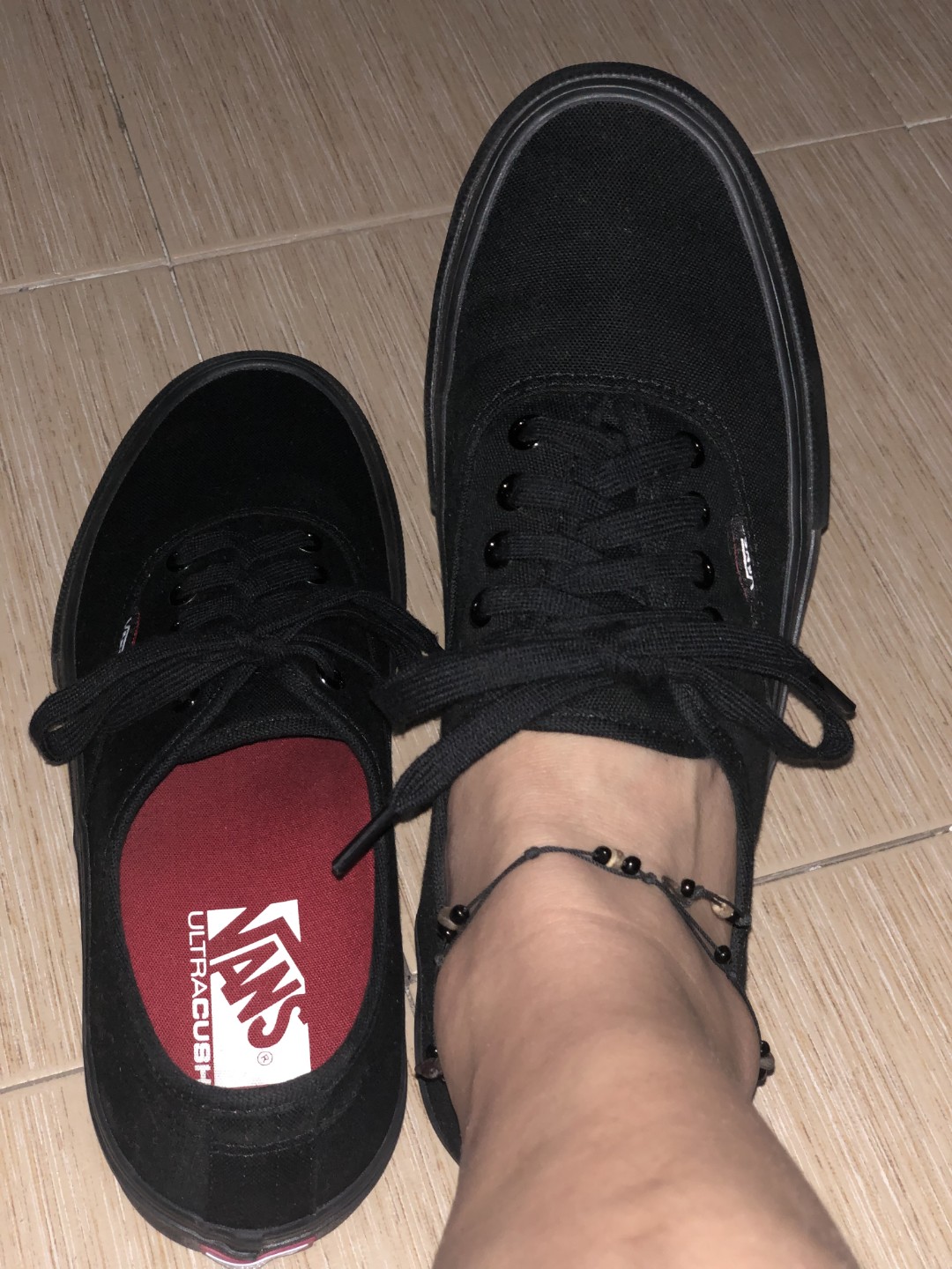 vans authentic black and black