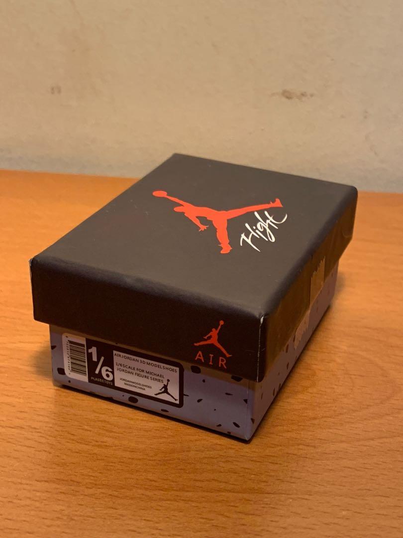 AIR JORDANS KEYCHAIN IN JORDANS SHOEBOX Men s Fashion Footwear Sneakers on Carousell