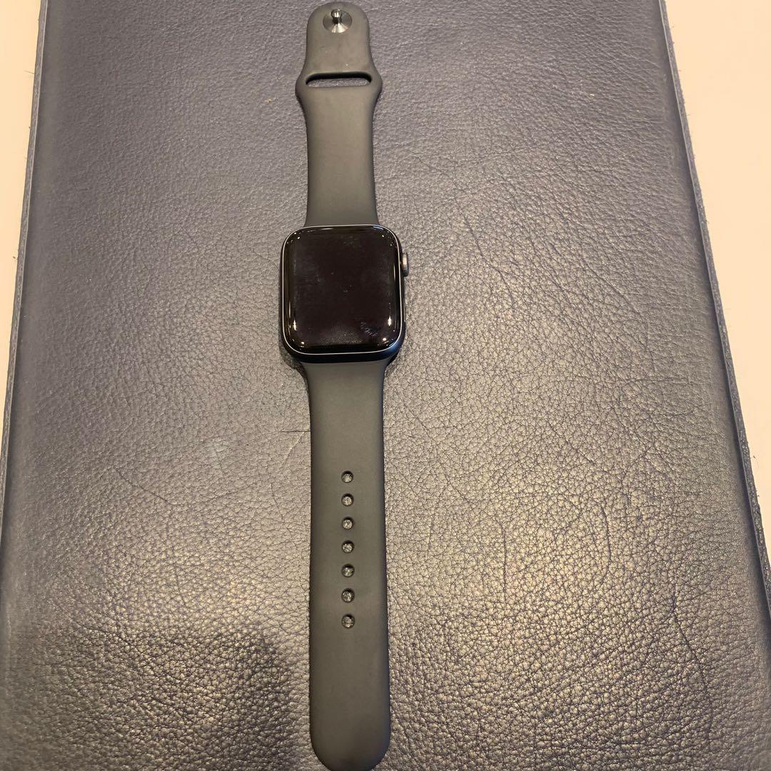 Apple watch series 4 space grey hotsell 44mm with black sports band