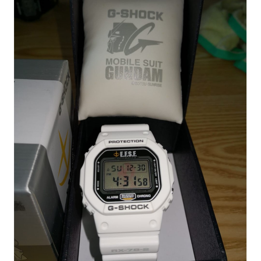 G-SHOCK RX-78-2 ガンダム　DW-5600-VT