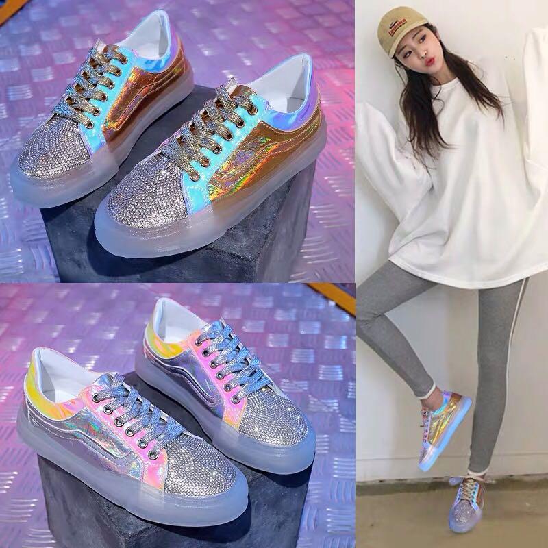 Hologram shoe