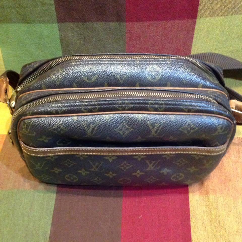 LV Monogram Reporter PM shoulder bag (Category: Luxury Bags & Wallets) located in Paranaque City. Submitted by french21closet (Listing ID 181148425, Image 1). Description: LV Monogram Reporter PM shoulder bag Good condition For serious buyers only PM me/ SMS 0917-4506853.