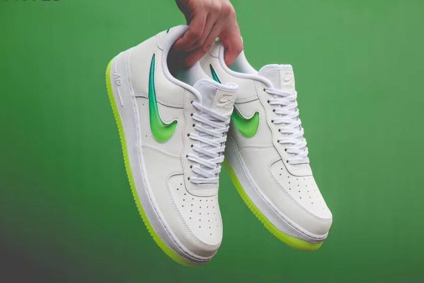 nike air force se premium white
