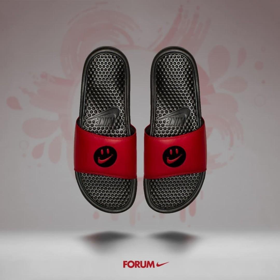 Smile nike slides best sale