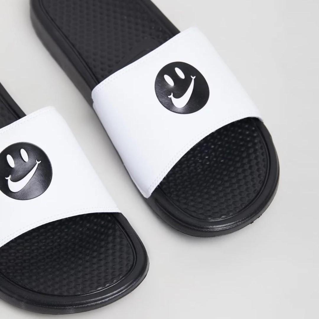 smiley face slides nike