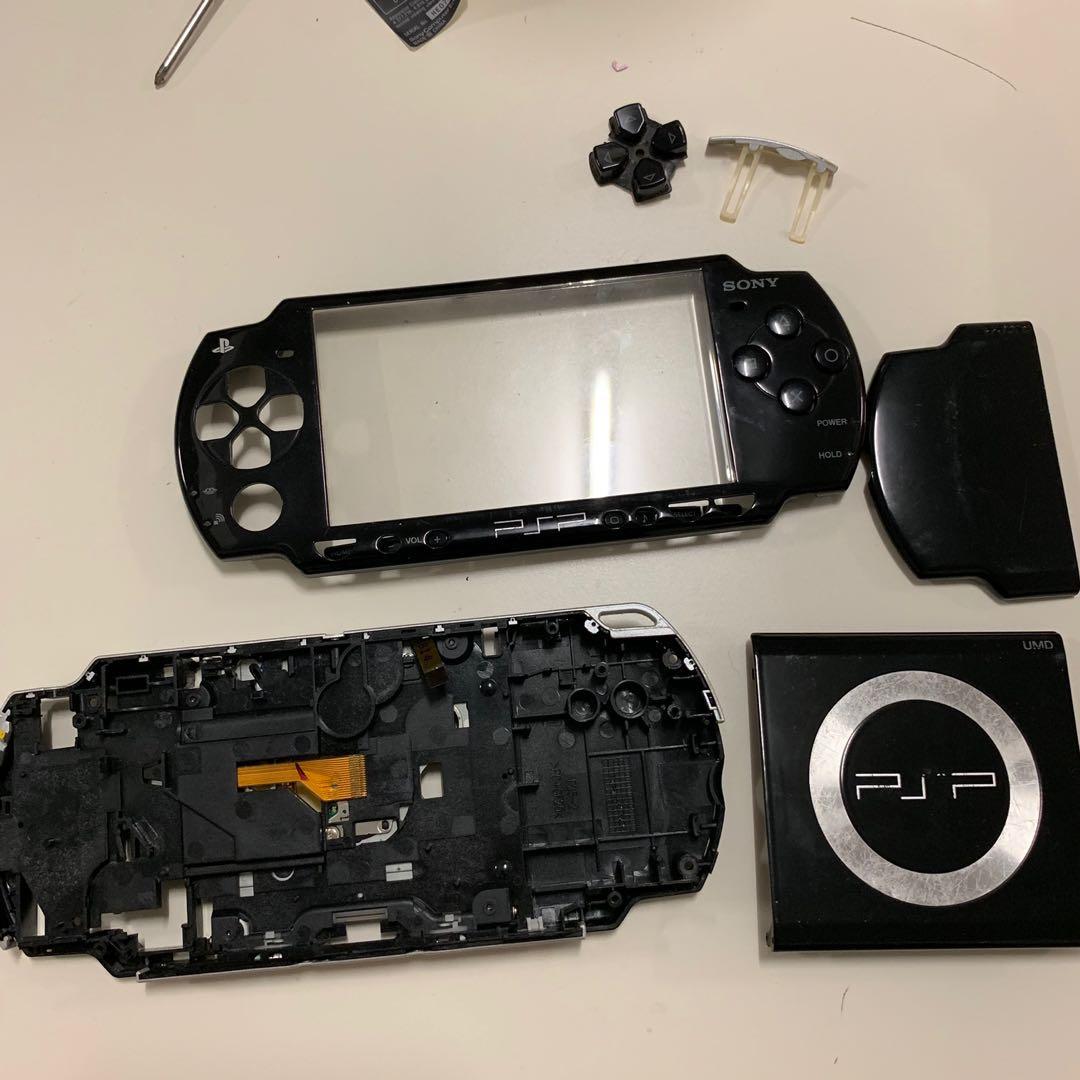 PSP 2000 housing and UMD optic reader, Video Gaming, Video Game