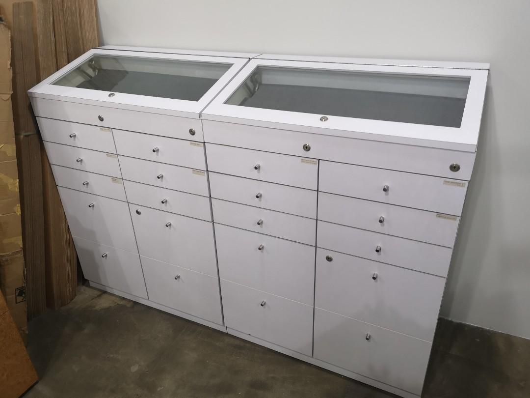 Watch clearance display cabinet