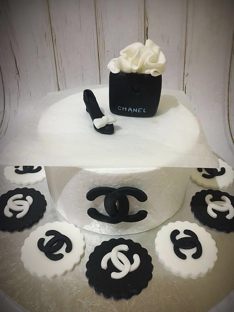 Cake Wrap // Chanel – Edible Cake Toppers