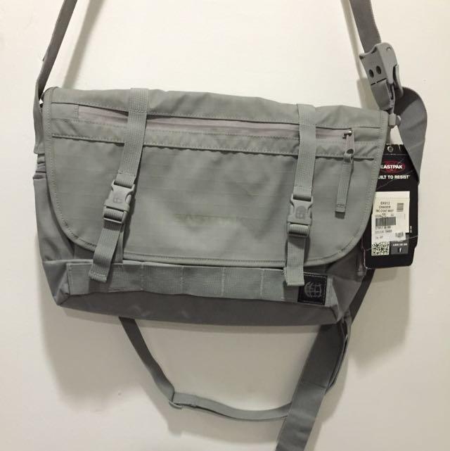 messenger bag with laptop compartment