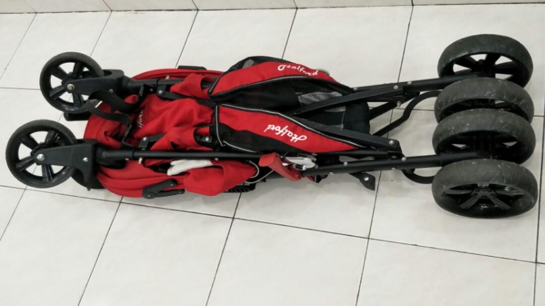 Halford shop titania stroller