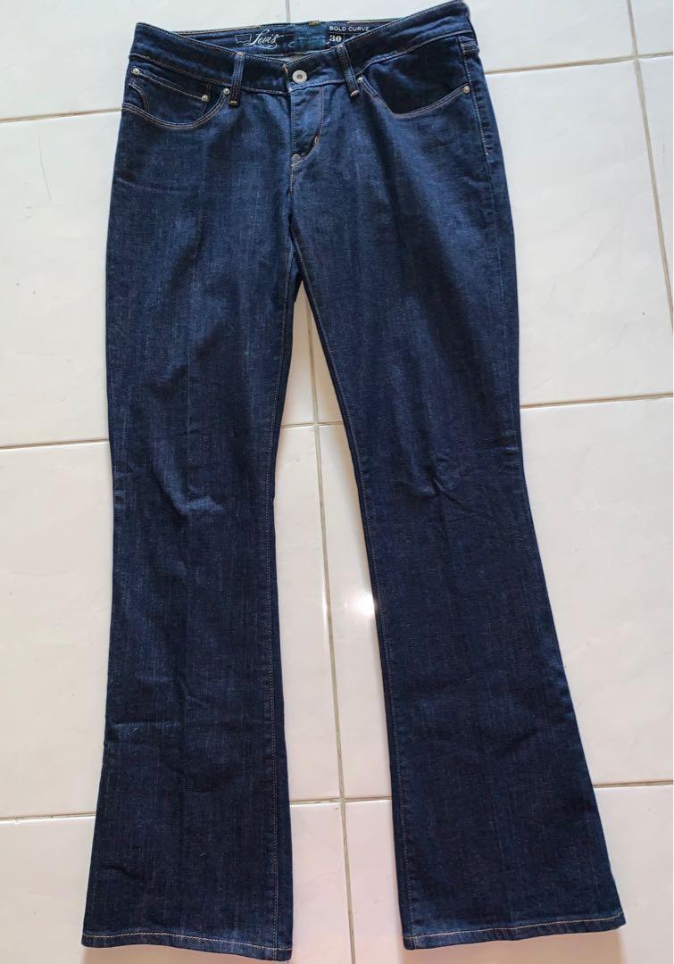 LEVI'S Jeans - Bold Curve, Fesyen Wanita, Pakaian Wanita, Bawahan di  Carousell