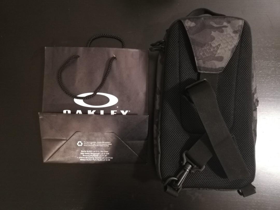 Original Oakley Crossbody sling bag, Men's Fashion, Bags, Sling Bags on