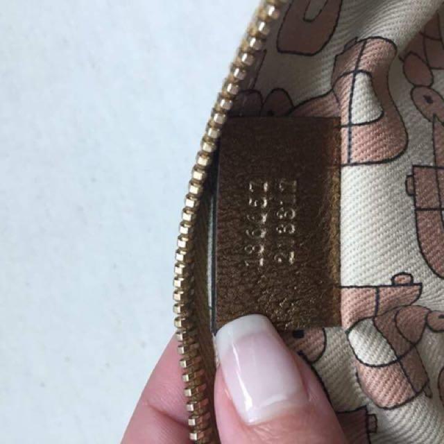Preloved Authentic Gucci Wristlet (Category: Luxury Bags & Wallets) located in Makati City. Submitted by mabelmonterola (Listing ID 148895618, Image 3). Description: Preloved original gucci wristlet.