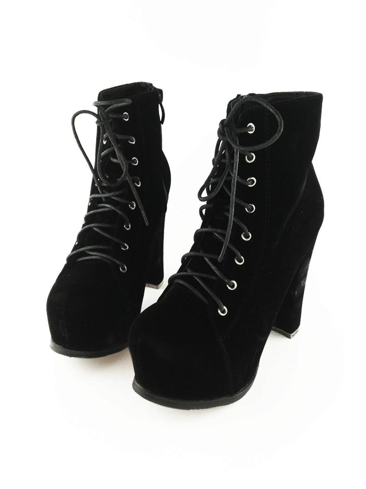 black pump boots