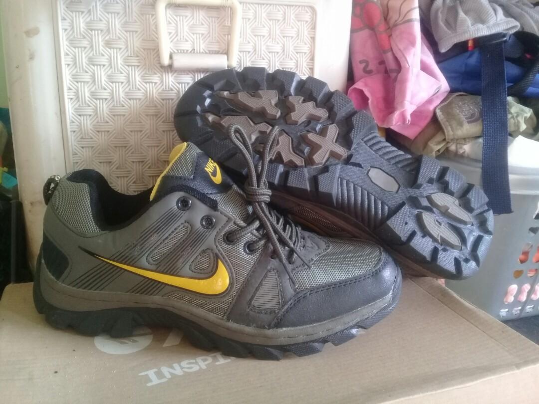 Sepatu hiking nike original online