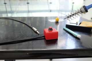 little red box(keyboard sustain pedal)