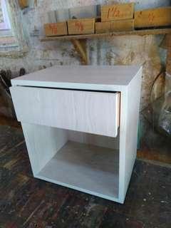 Side table (QUAR)