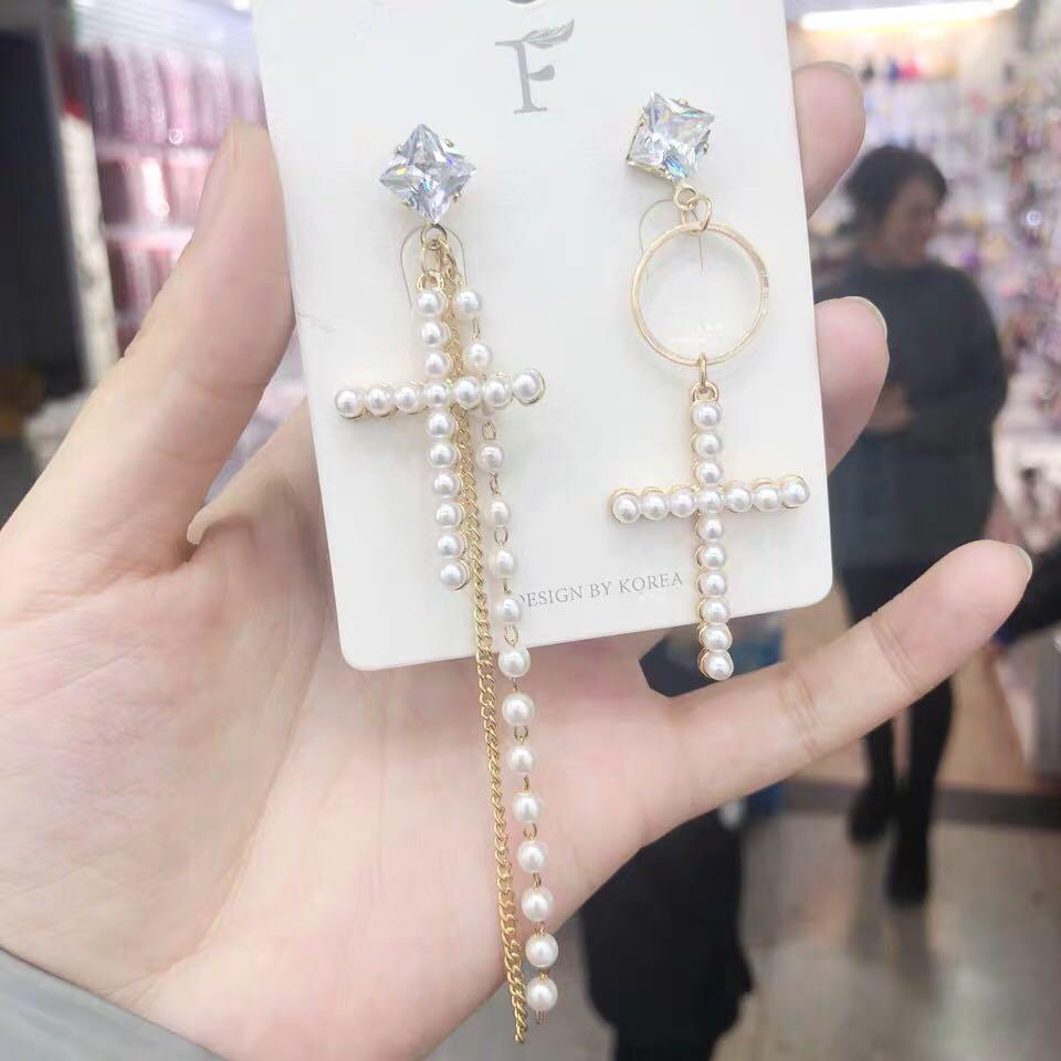 Asymmetrical cross earrings shop