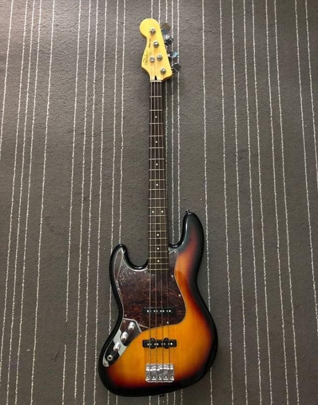 Squier vintage modified jazz shop bass left handed