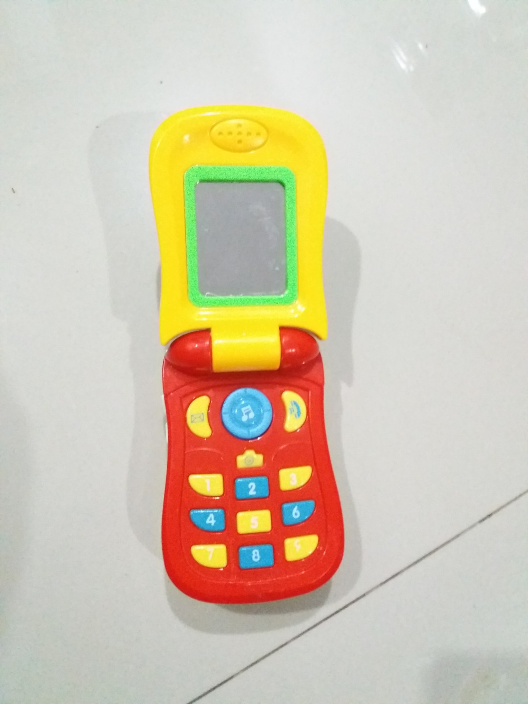 Gambar Handphone Mainan  HP  Buzz