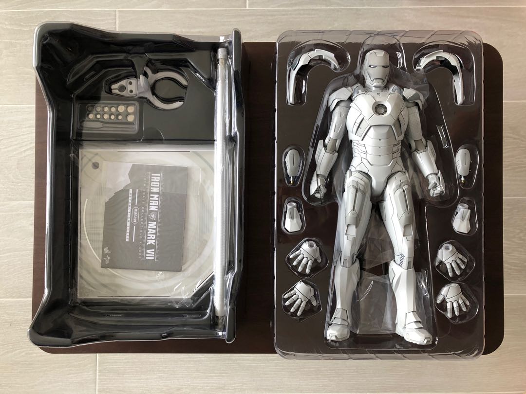 Hot Toys MMS329 Ironman Mark VII Sub Zero Ver