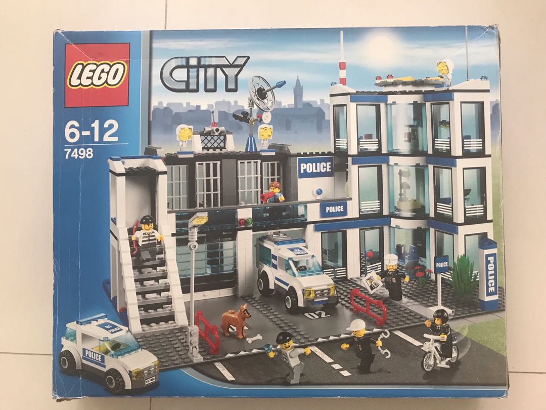 Lego City Police Station 7498 Toys Games Bricks Figurines On Carousell
