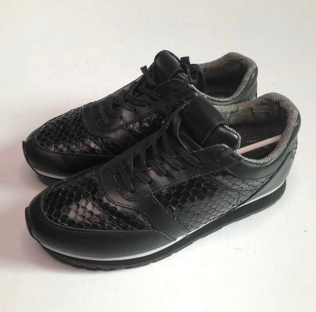 Massimo Dutti sneaker serpiente negra , Women's Fashion, Footwear, Sneakers  on Carousell