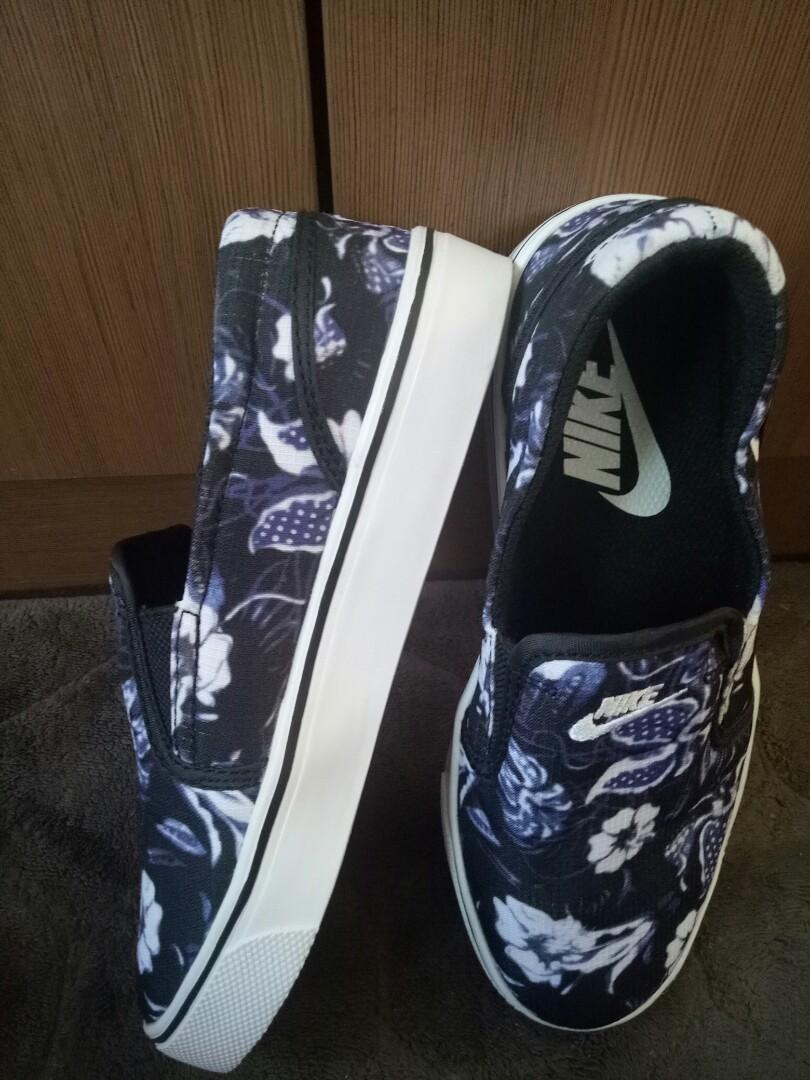 nike toki slip on floral