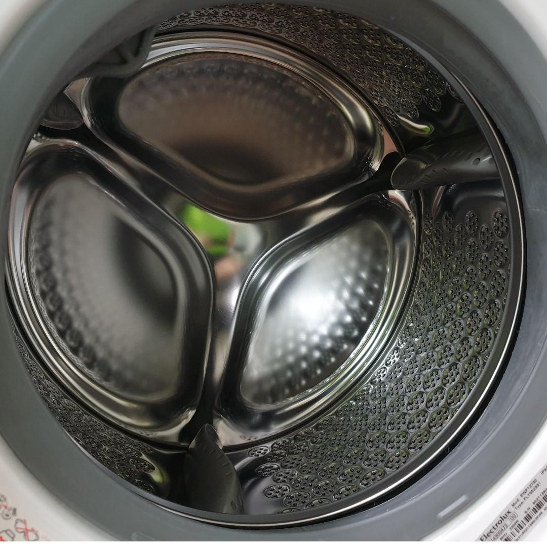 Perfect Cond. Electrolux EWF12732 7kg VapourCare Washing Machine w