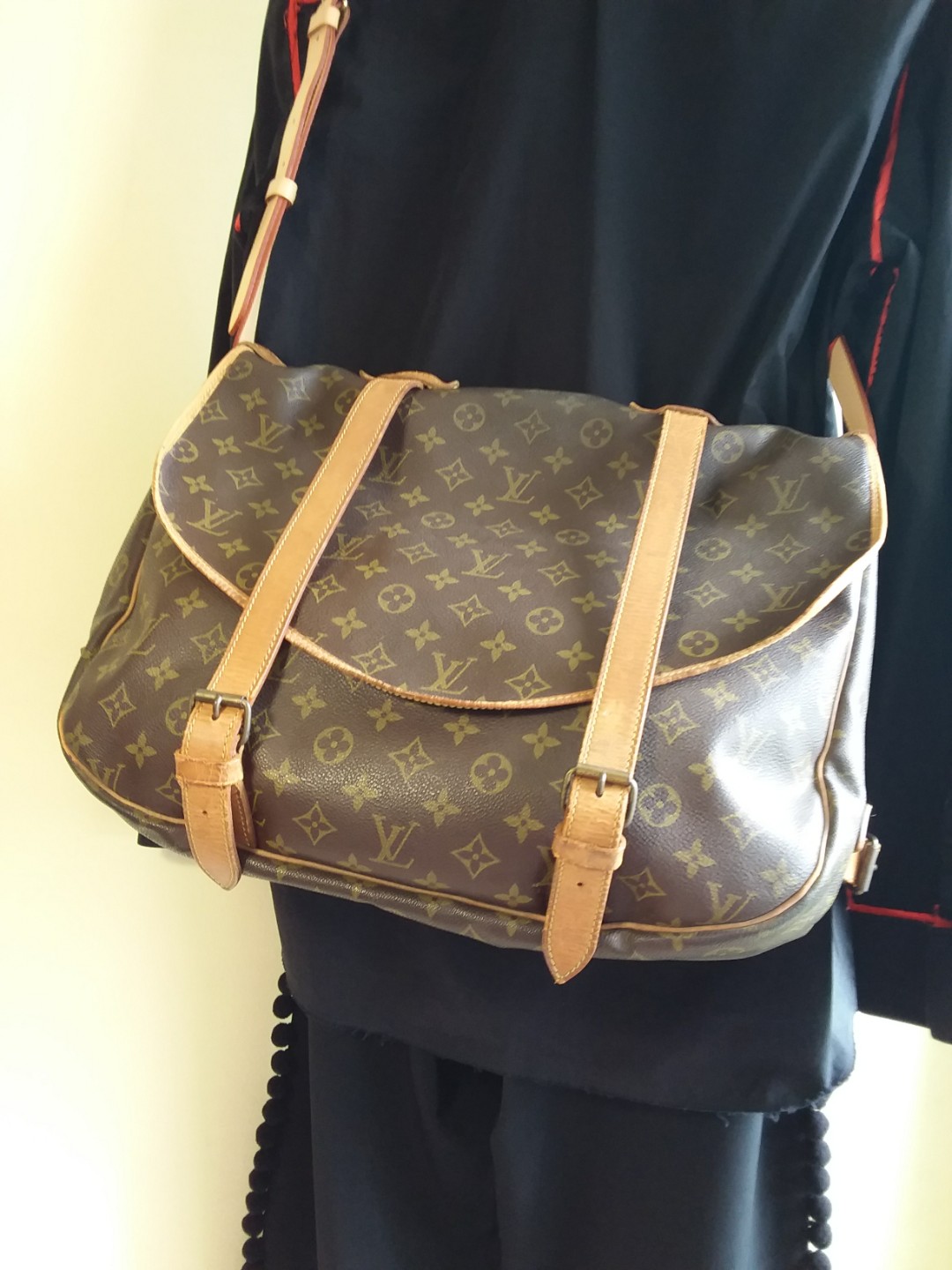 Vintage Louis Vuitton Saumur Bag (M42252), Men's Fashion, Bags, Sling Bags  on Carousell