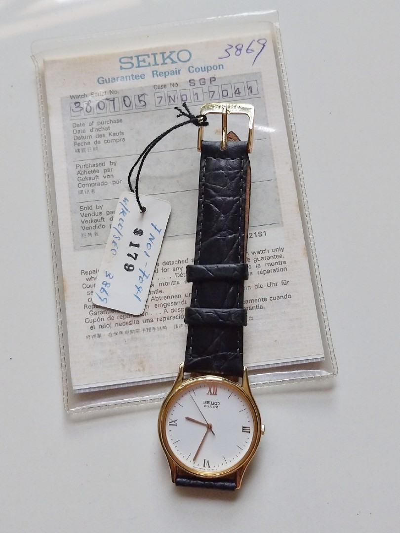 Vintage SEIKO Leather Strap Dress Watch (Small Men or Medium Women Size),  Mobile Phones & Gadgets, Wearables & Smart Watches on Carousell
