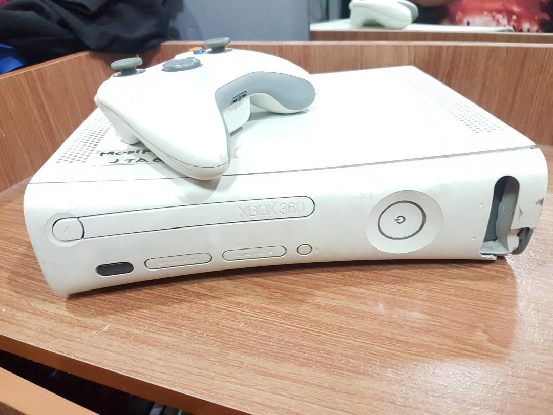 Xbox 360 Jasper set (Category: Xbox) located in Manila. Submitted by kiddgamer (Listing ID 221616392, Image 3). Description: Selling one of my console collection. All functions working great. Package includes Unit 1 Wireless controller Power brick 110v 2 original games.