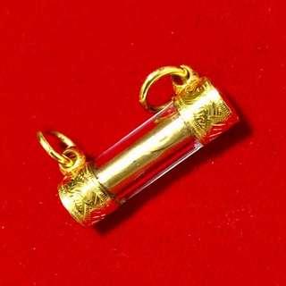 师傅：Kruba krissana real gold 包好90%真金壳，90%以上真金打骨， Takrut 长3.5cm 年分：2560