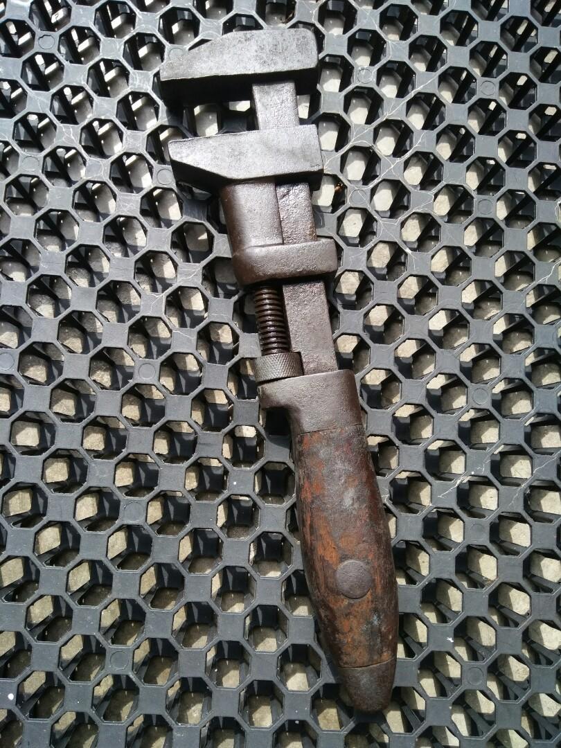 ANTIQUE ADJUSTABLE SPANNER, Furniture & Home Living, Home Decor, Vases & Decorative Bowls on