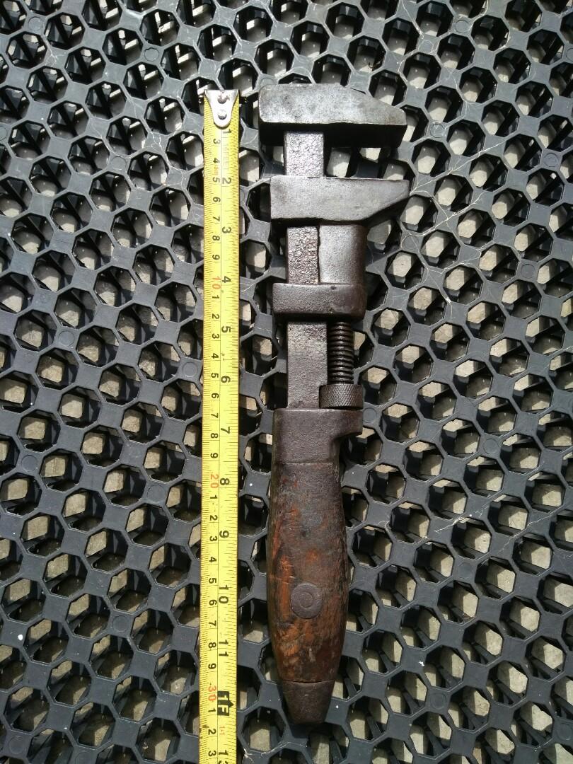 ANTIQUE ADJUSTABLE SPANNER, Furniture & Home Living, Home Decor, Vases & Decorative Bowls on