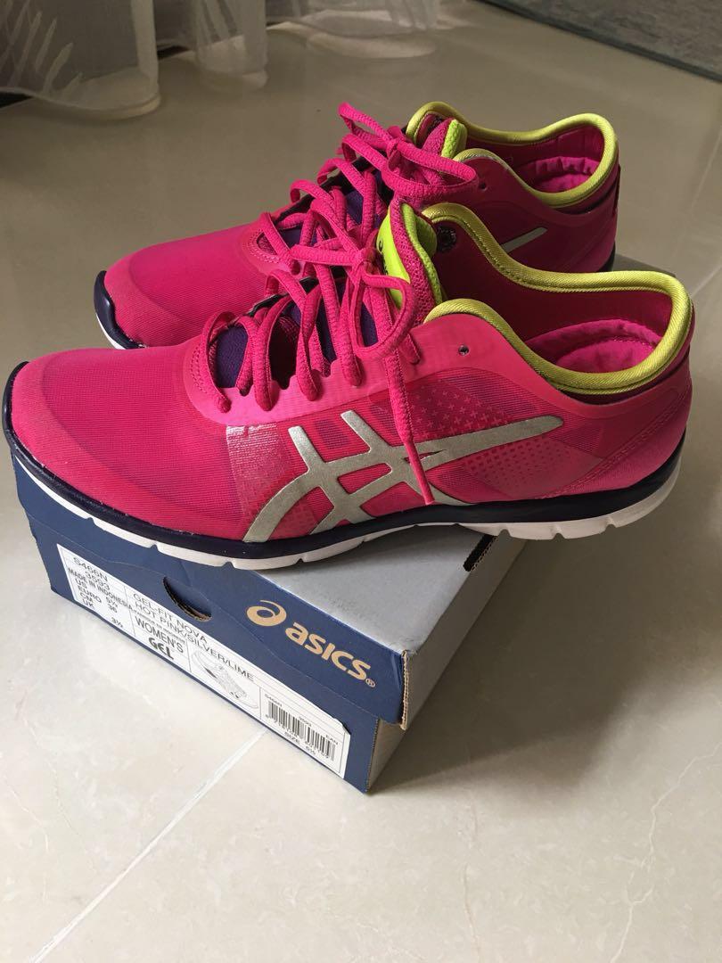 Reduced ASICS Gel Fit Nova